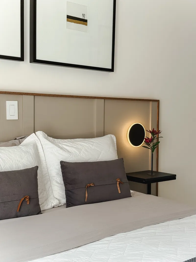 Detalhe de quarto em uma villa Kamabre